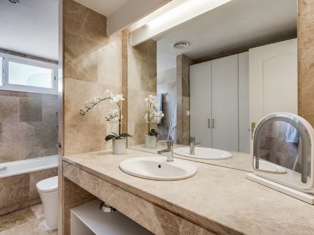 4 Bedrooms Townhouse in Nueva Andalucía