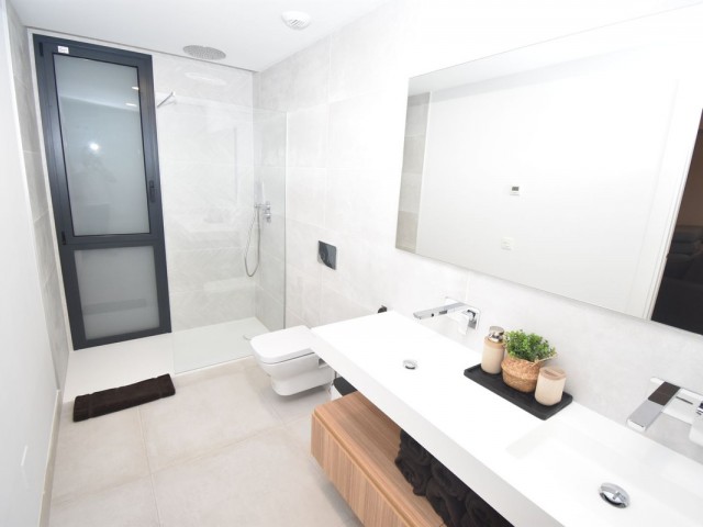 Maison mitoyenne avec 4 Chambres  à Mijas Costa