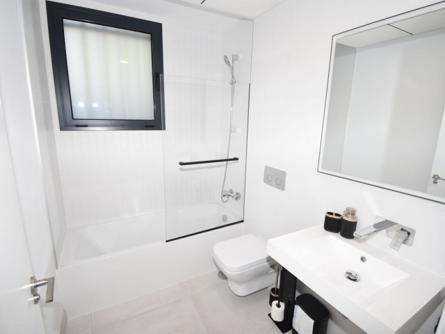 Maison mitoyenne avec 4 Chambres  à Mijas Costa