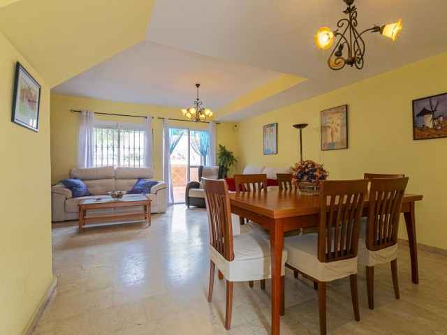 Maison mitoyenne avec 6 Chambres  à Marbella