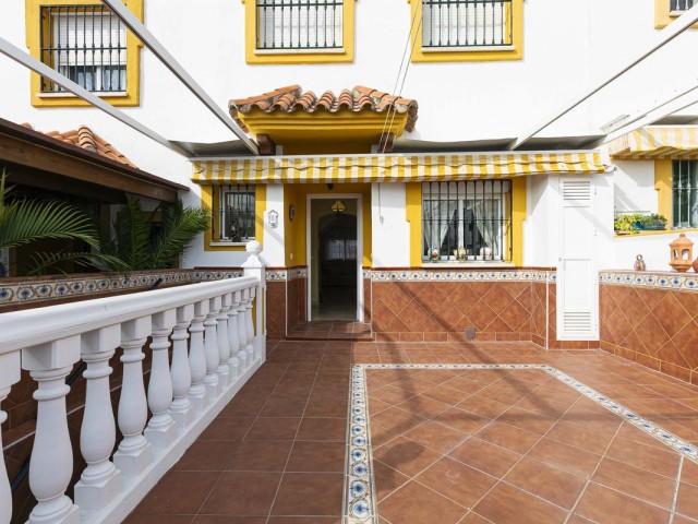 Maison mitoyenne avec 6 Chambres  à Marbella