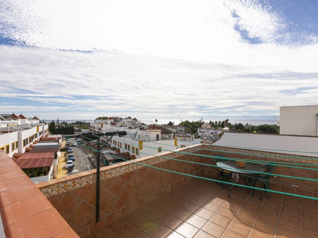 Adosado con 6 Dormitorios  en Marbella