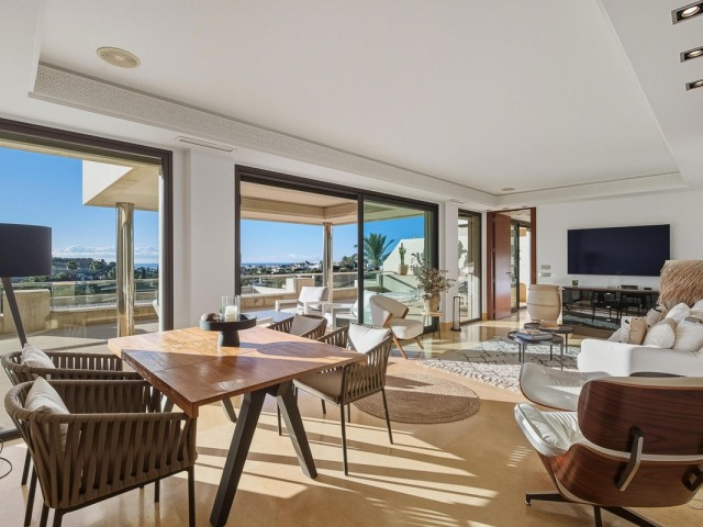 2 Bedrooms Apartment in Nueva Andalucía