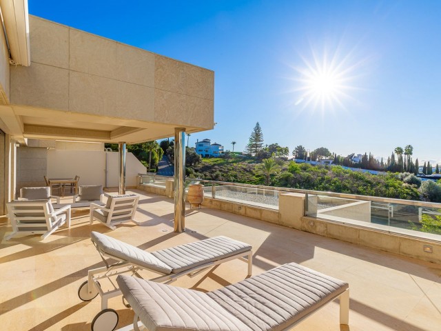 2 Bedrooms Apartment in Nueva Andalucía