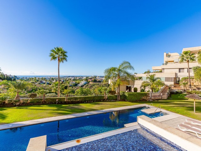 2 Bedrooms Apartment in Nueva Andalucía