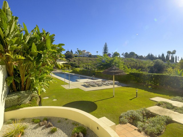 2 Bedrooms Apartment in Nueva Andalucía