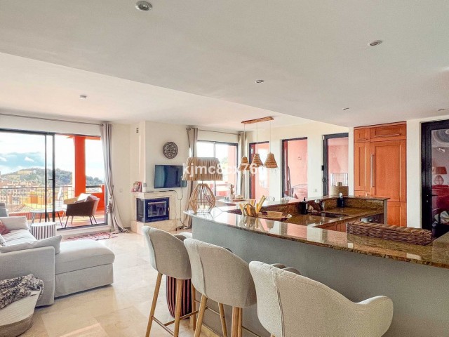 2 Bedrooms Apartment in Calahonda