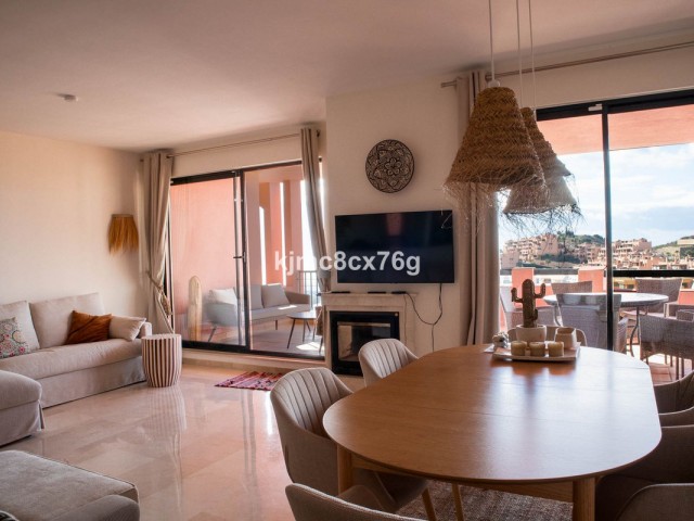 2 Bedrooms Apartment in Calahonda