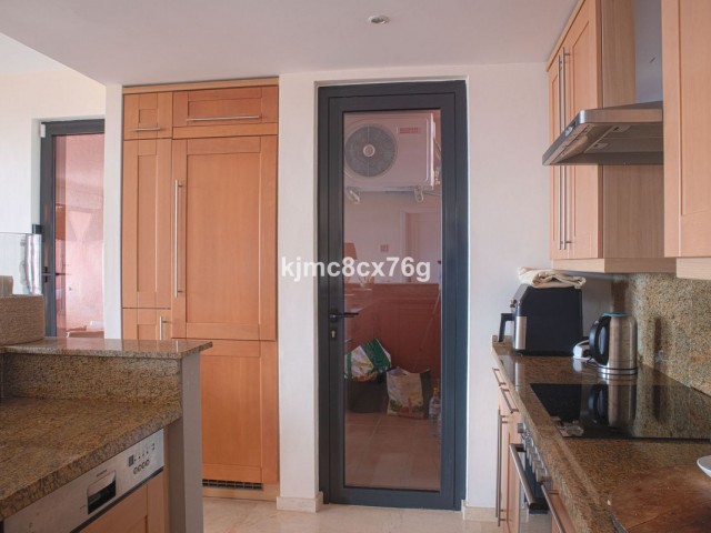 2 Bedrooms Apartment in Calahonda