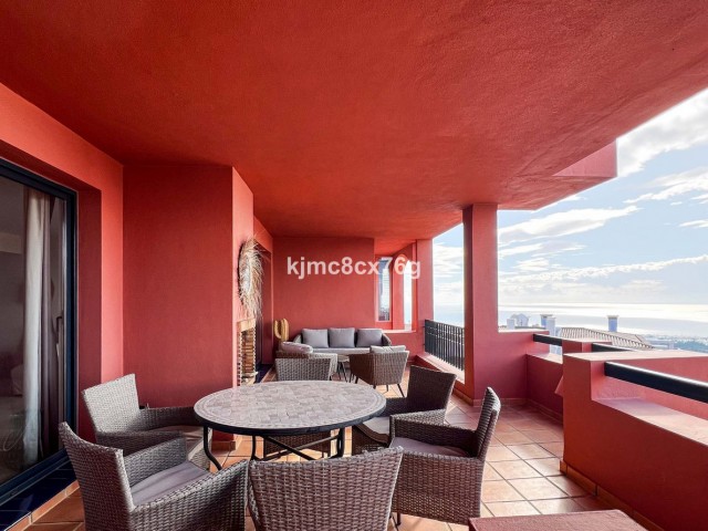 2 Bedrooms Apartment in Calahonda