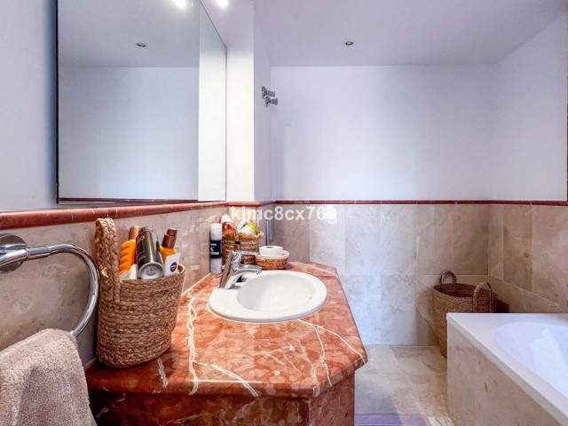 2 Bedrooms Apartment in Calahonda