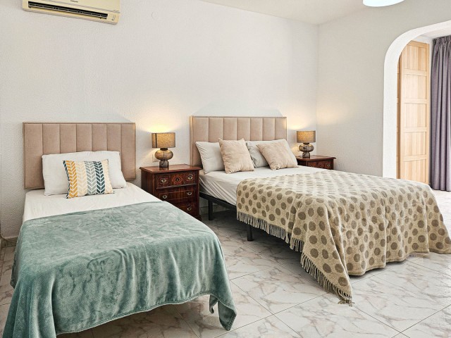 Villa avec 4 Chambres  à Riviera del Sol