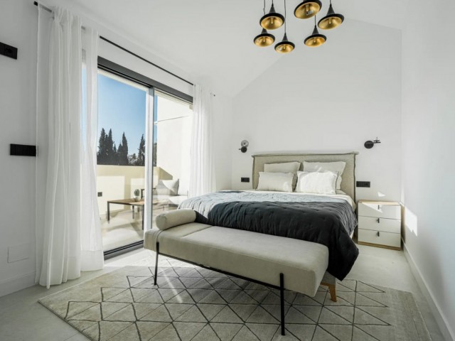 Maison mitoyenne avec 3 Chambres  à Nueva Andalucía