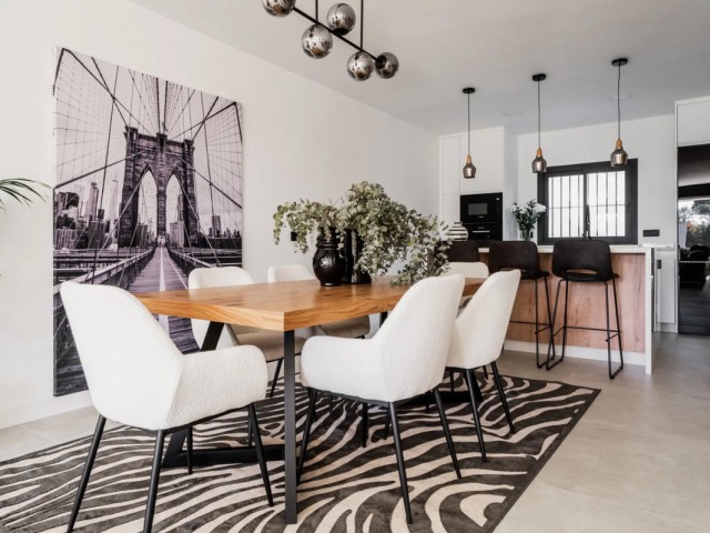 Maison mitoyenne avec 3 Chambres  à Nueva Andalucía