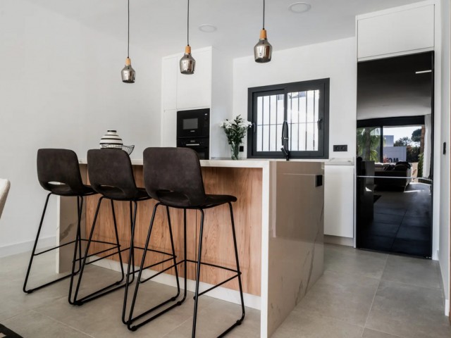 Maison mitoyenne avec 3 Chambres  à Nueva Andalucía