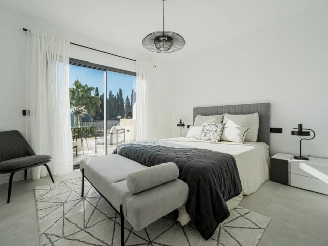 Maison mitoyenne avec 3 Chambres  à Nueva Andalucía