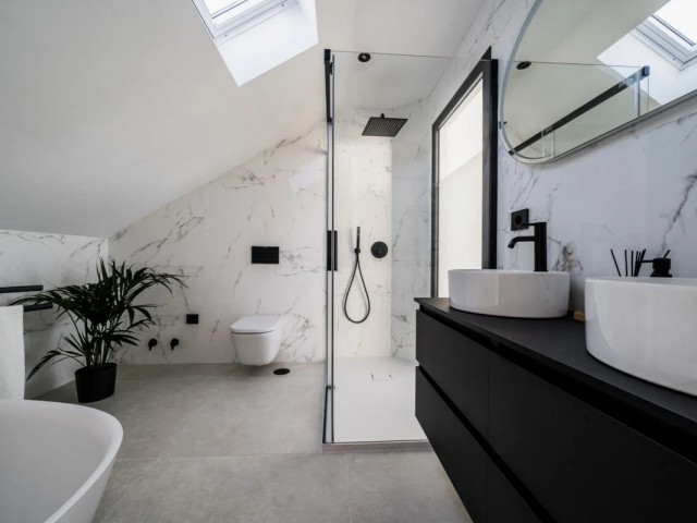 Maison mitoyenne avec 3 Chambres  à Nueva Andalucía