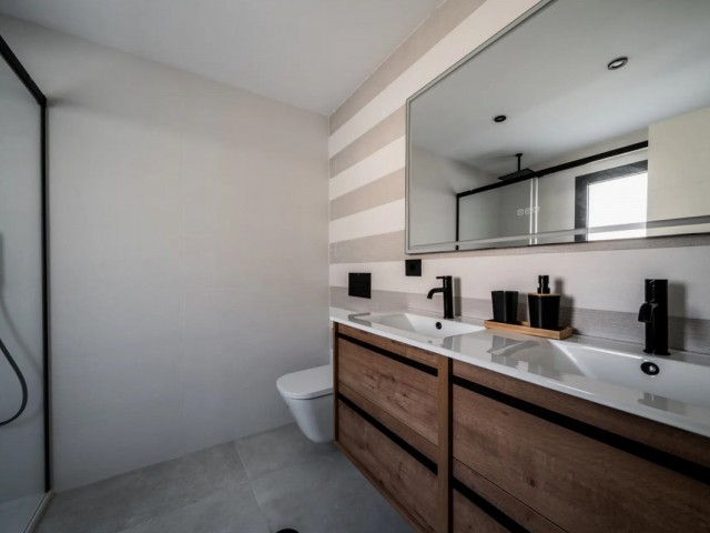 Maison mitoyenne avec 3 Chambres  à Nueva Andalucía