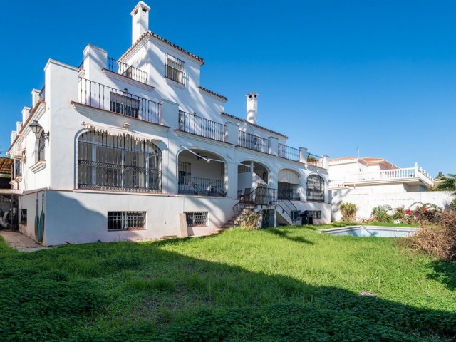 7 Bedrooms Villa in Benalmadena
