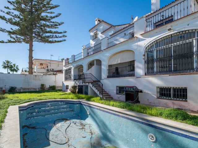 7 Bedrooms Villa in Benalmadena