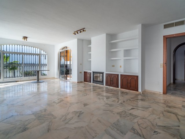 7 Bedrooms Villa in Benalmadena