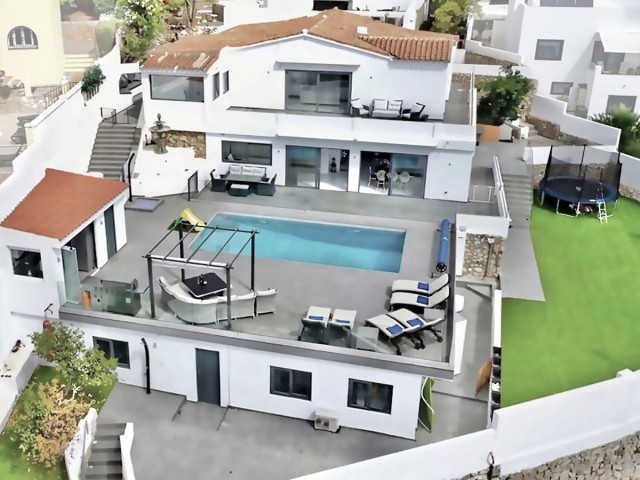 Villa avec 6 Chambres  à Benalmadena Pueblo