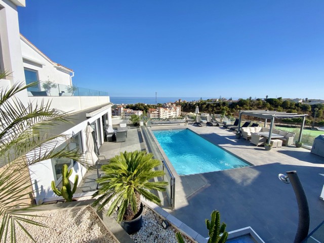 Villa avec 6 Chambres  à Benalmadena Pueblo