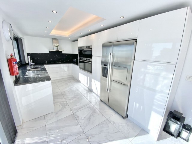 Villa avec 6 Chambres  à Benalmadena Pueblo