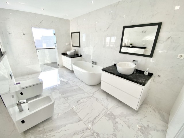 Villa avec 6 Chambres  à Benalmadena Pueblo