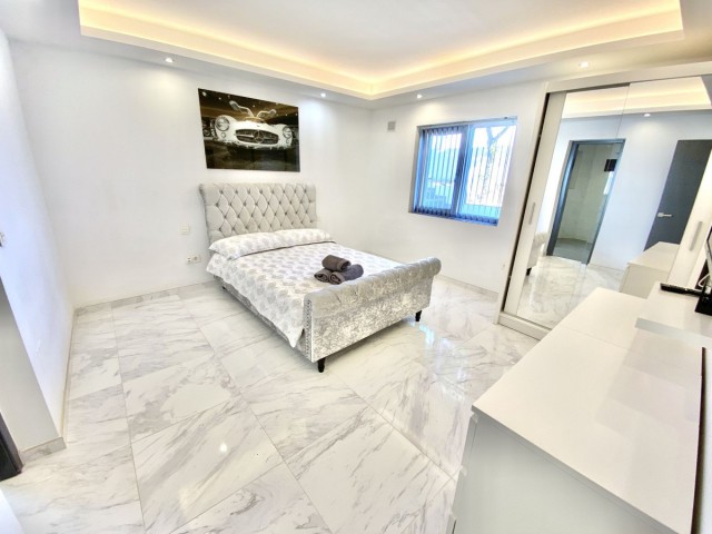 Villa avec 6 Chambres  à Benalmadena Pueblo