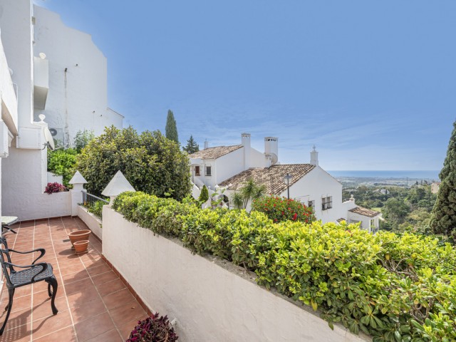 2 Bedrooms Apartment in Benahavís