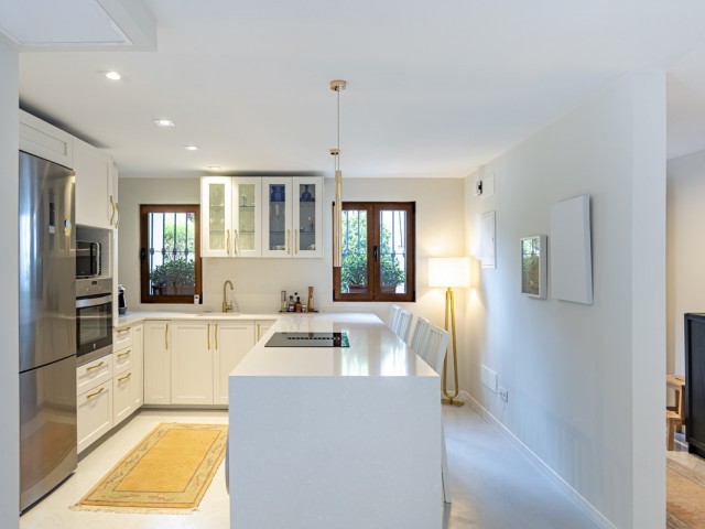 2 Bedrooms Apartment in Benahavís