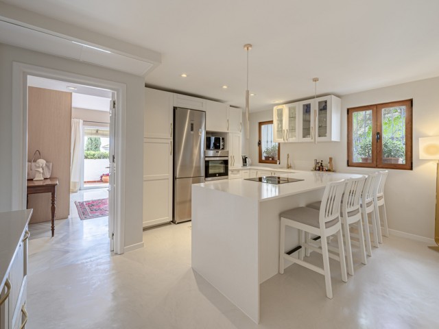 2 Bedrooms Apartment in Benahavís