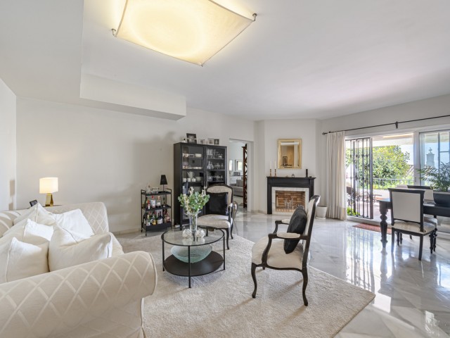 2 Bedrooms Apartment in Benahavís