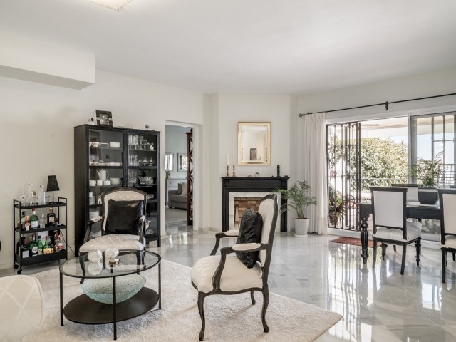 2 Bedrooms Apartment in Benahavís