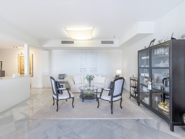 2 Bedrooms Apartment in Benahavís