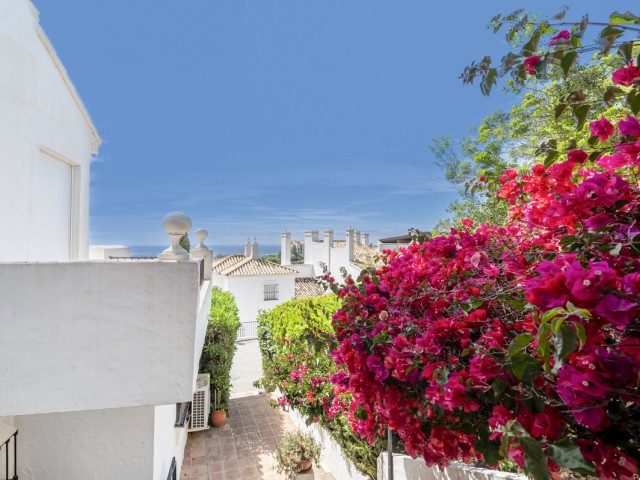 2 Bedrooms Apartment in Benahavís