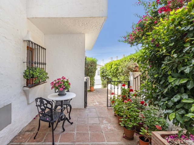 2 Bedrooms Apartment in Benahavís