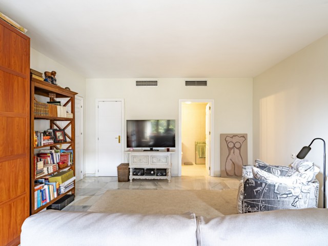 2 Bedrooms Apartment in Benahavís