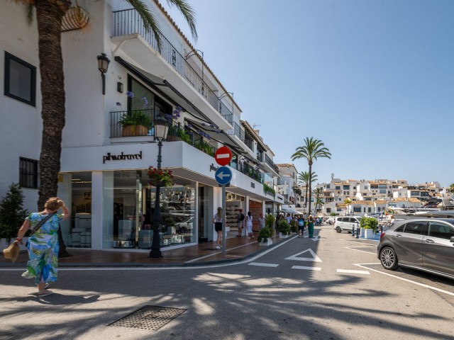 3 Bedrooms Apartment in Puerto Banús