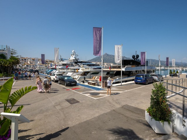 3 Bedrooms Apartment in Puerto Banús