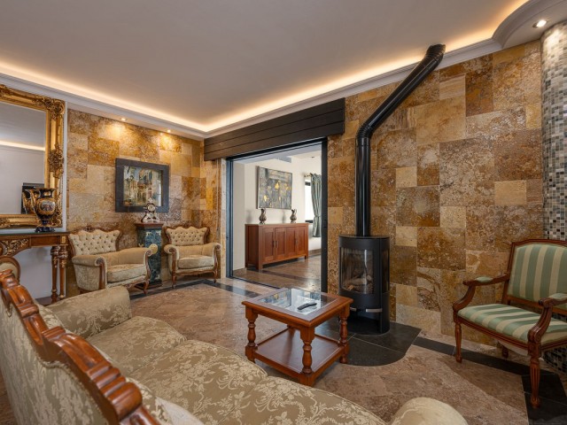 3 Bedrooms Apartment in Puerto Banús