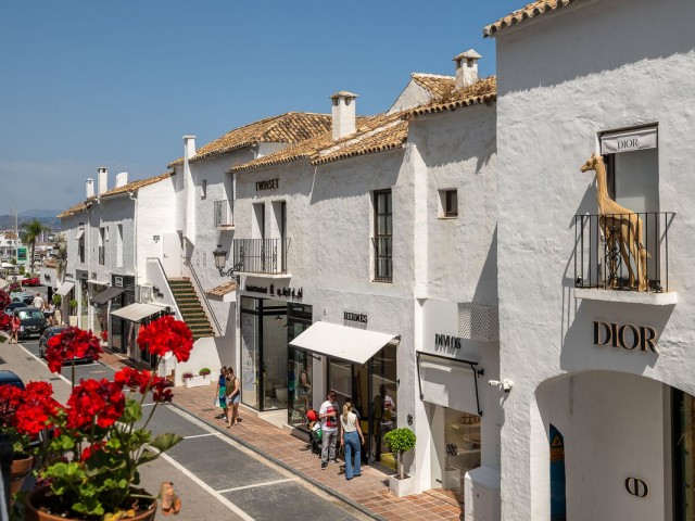 3 Bedrooms Apartment in Puerto Banús