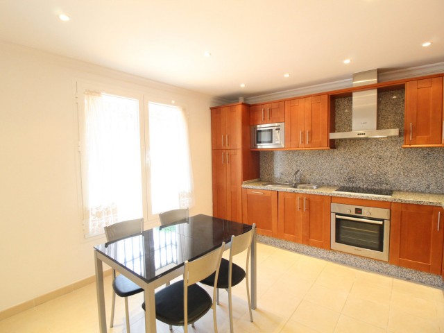 3 Bedrooms Townhouse in Benahavís