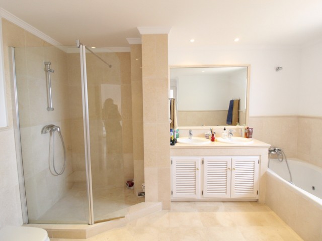 3 Bedrooms Townhouse in Benahavís