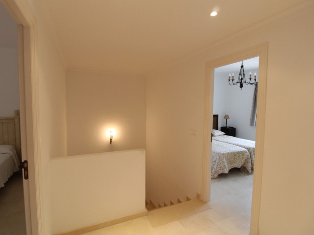 3 Bedrooms Townhouse in Benahavís