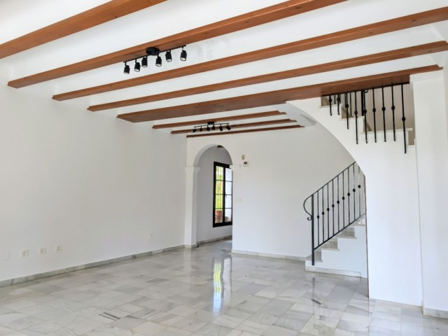 Maison mitoyenne avec 3 Chambres  à Nagüeles