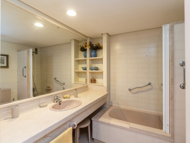 Appartement avec 4 Chambres  à Marbella