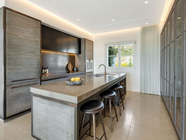 7 Bedrooms Villa in Benahavís