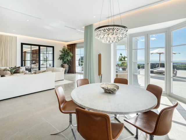 7 Bedrooms Villa in Benahavís